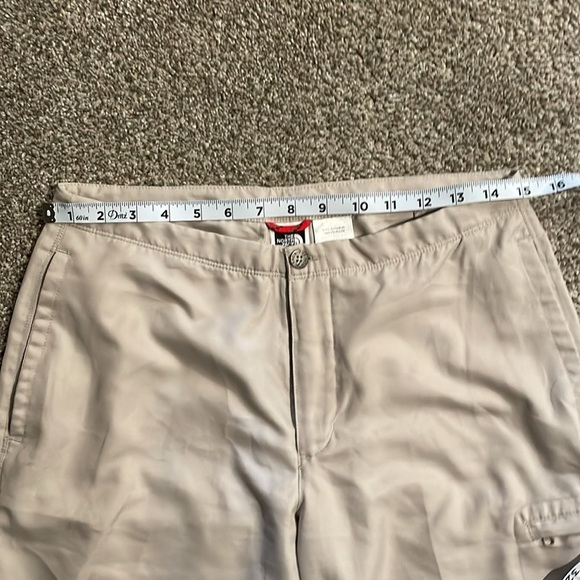 The North Face woman’s Khaki Capris Size Small - Picture 8 of 10